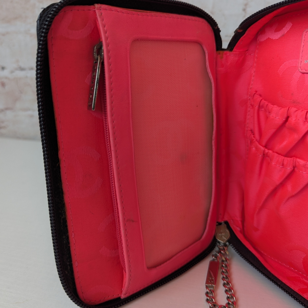 CHANEL Black and White Quilted Clutch - Picture 9 of 15